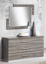 Load image into Gallery viewer, Beverly Italian High Gloss Mirror